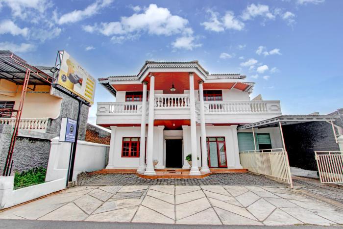 Hotel O near Mandala Krida Stadium formerly Among Rogo Family Hotel