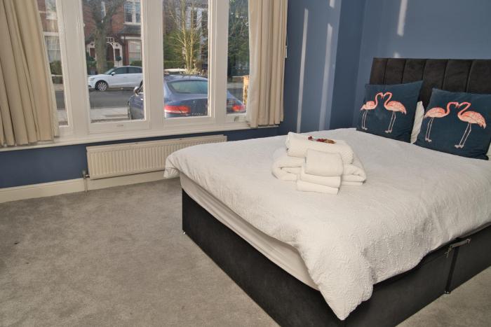 Comfortable House in Ealing, Free Parking, High-Speed WiFi