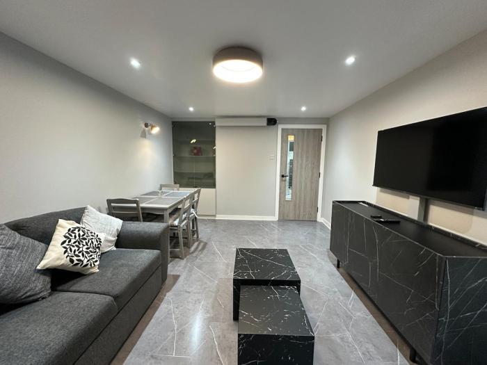 Modern, comfortable flat close to transport hubs