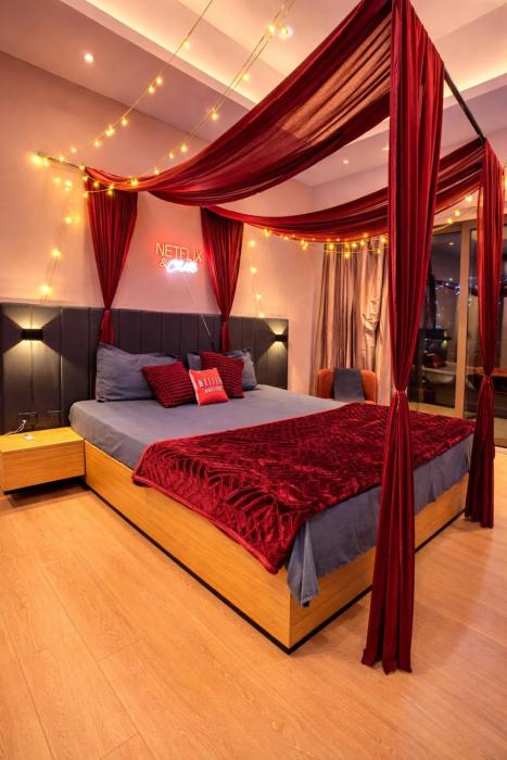 A Premium Luxury Apt with Balcony - Stayflix and Chill