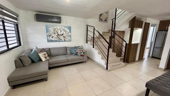 Casa Valle de Cumbres 4 habitaciones Facturamos