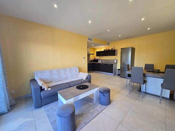 Appartement T3 avec box, place de parking et grande terrasse!