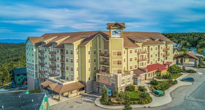 Soaring Eagle #405: 3 Br Location! Slope Side, Hot Tub