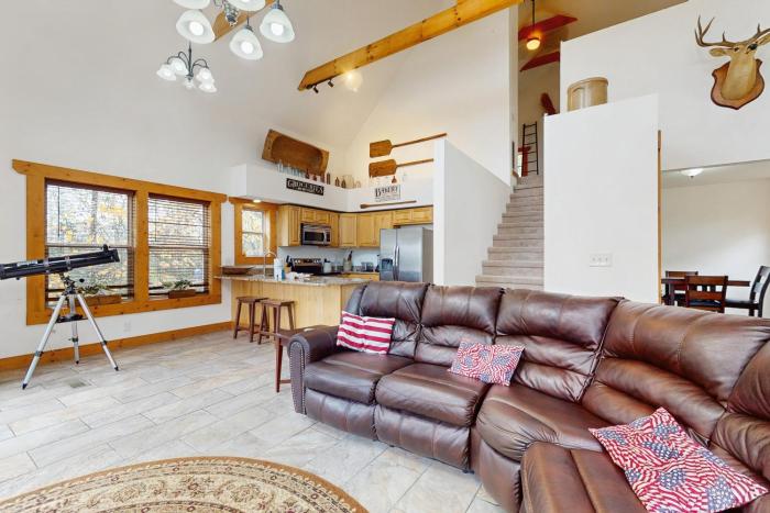 Unique cabin with amazing mountain views pond access wifi & close to shopping