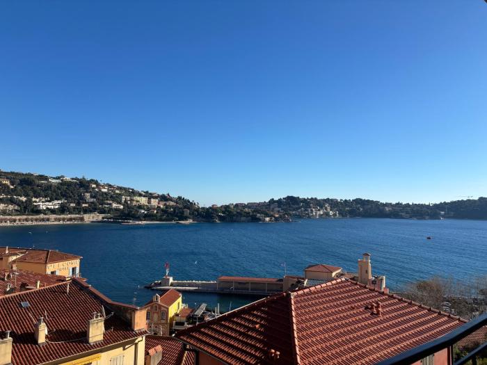 Excellent location - Sea Views