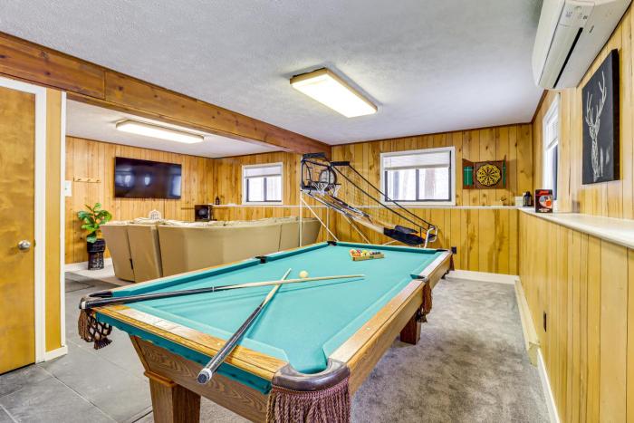 Scenic Views! Clifton Twp Chalet w Fire Pit, Deck