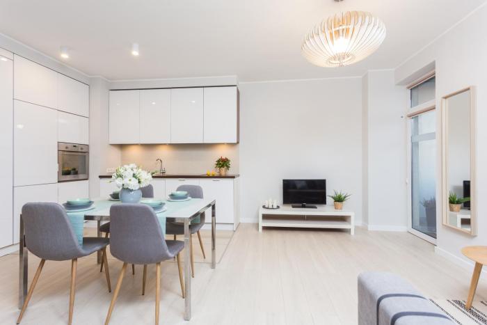 Comfy Stay Żelazna Apartment with two bedrooms and balcony