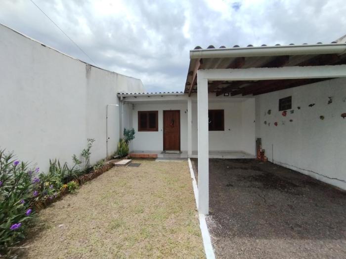 Casa a 600 metros do mar, simples e completa