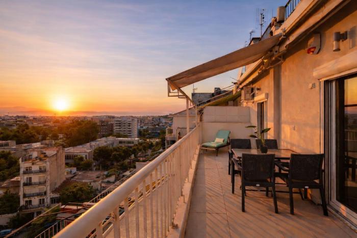 Modern Spacious 8th-Floor Apartment with Large Balcony 1 min to Metro