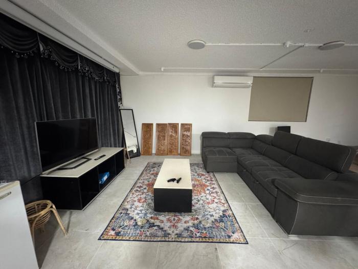 Cozy Ground Floor with Outdoor Picnic Area