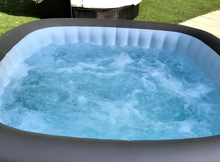 Rez-de-villa cosy avec jacuzzi et billiards Callas