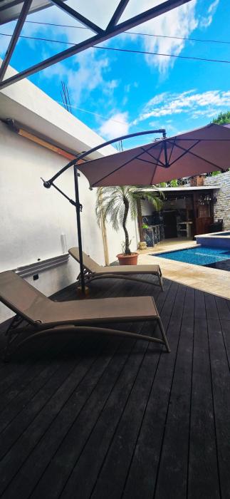 Mini Casa azul con generador electrico , con opcion de Piscina y jacuzzi