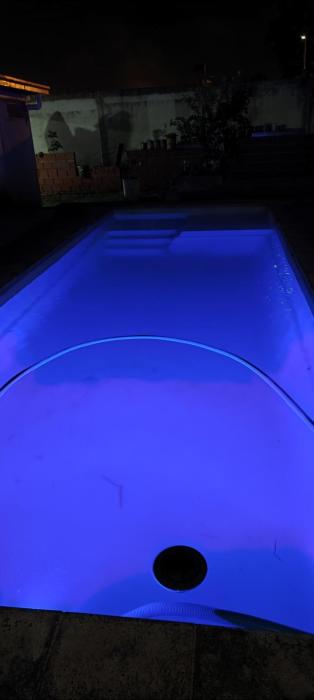 Amplio departamento amoblado 4 a 6 personas con cochera piscina Internet satelital, seguridad, zona comercial las 24hs a 2 cuadras de la Shell barrio las leñas