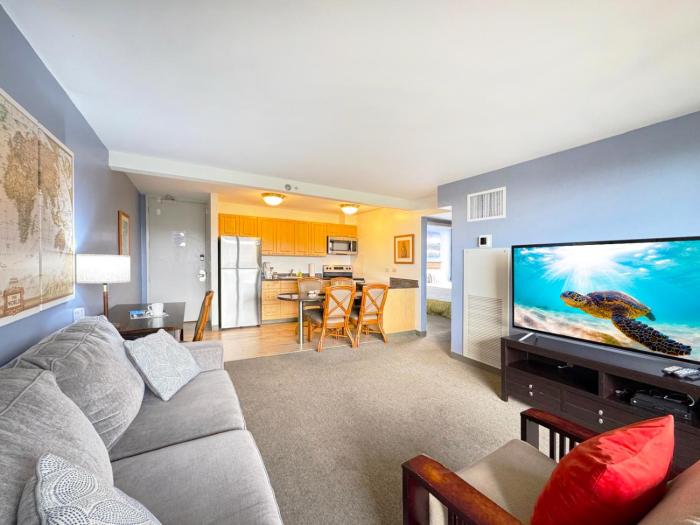 31Fl Ocean and Diamond Head Views 2BR 1BA in Waikiki