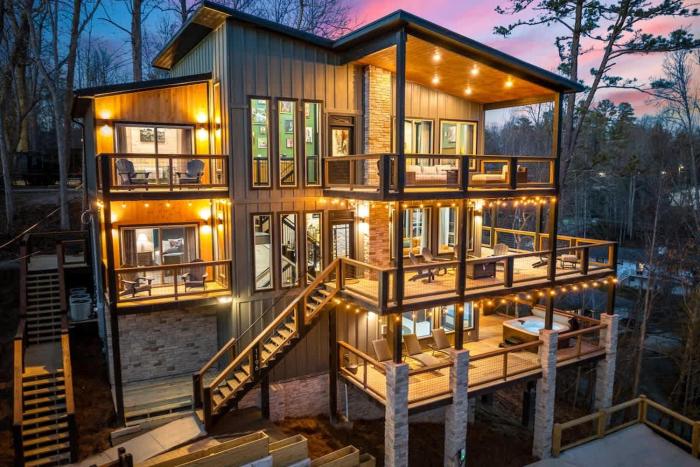 Luxury Cabin Villa with Indoor Pool Game Room Amazing Views Hot Tub