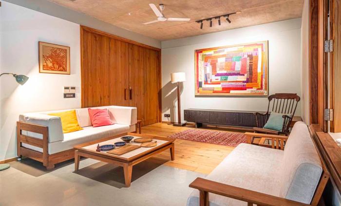 Gulmohar527 3BHK Service Apartment Defence Colony