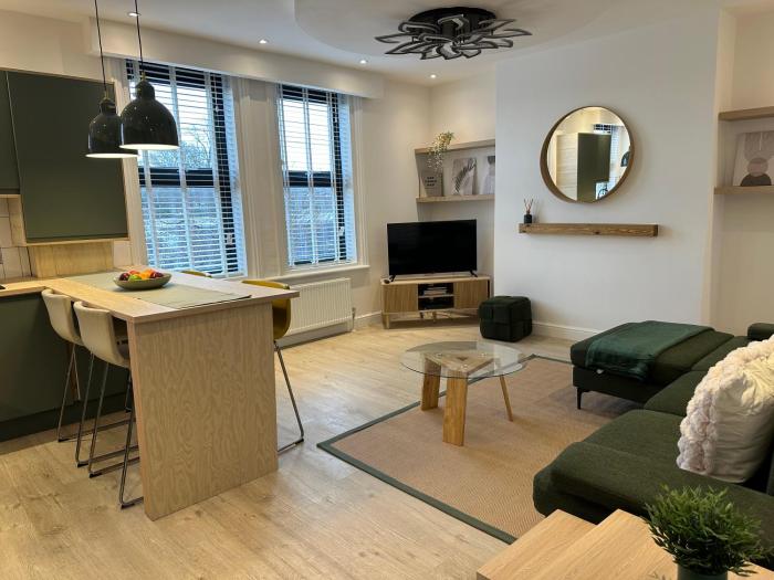 Aura - Elegant Retreat in Prime Leeds Location!