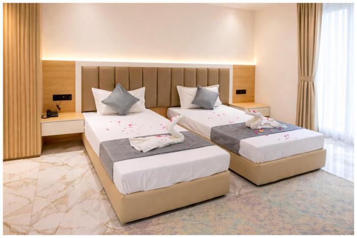 Hotel Premium Rudram Atithi Niwas Varanasi, Near Kashi Vishwanath Temple And Ganga Ghat- Fully Air conditioned & Spacious Room - Prime Location Book It Early