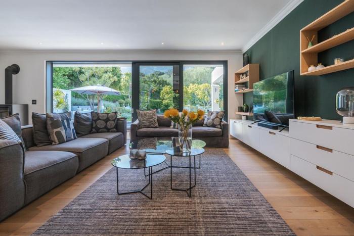 Luxury 5 bedroom villa in Upper Constantia