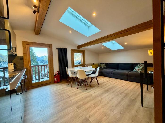 Penthouse Apartment, 3 Bedroom with Private Balcony