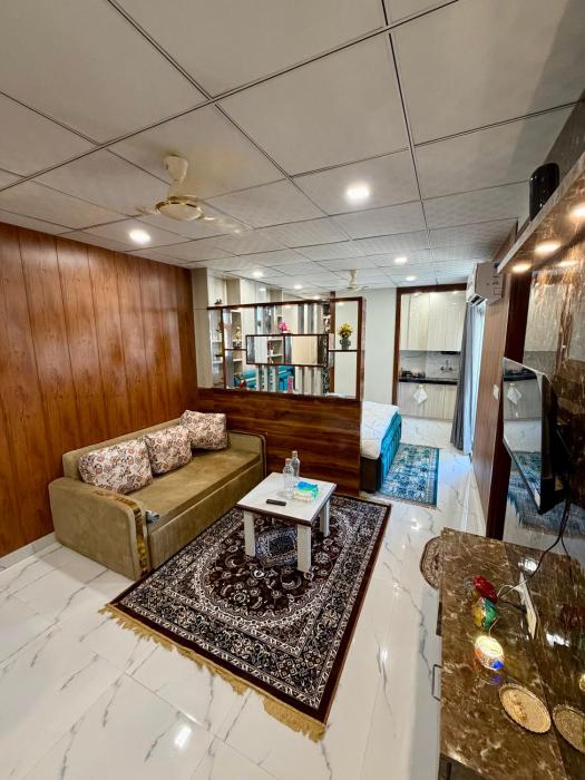 Cozy Private Studio with Free Parking Near City Center