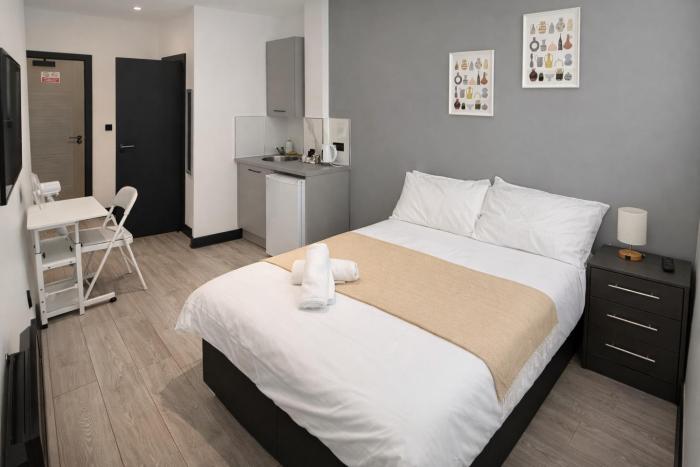 Streatham Deluxe Self Contained Studios Bus Stop at the Door 20 Min to Central London Free Street Parking