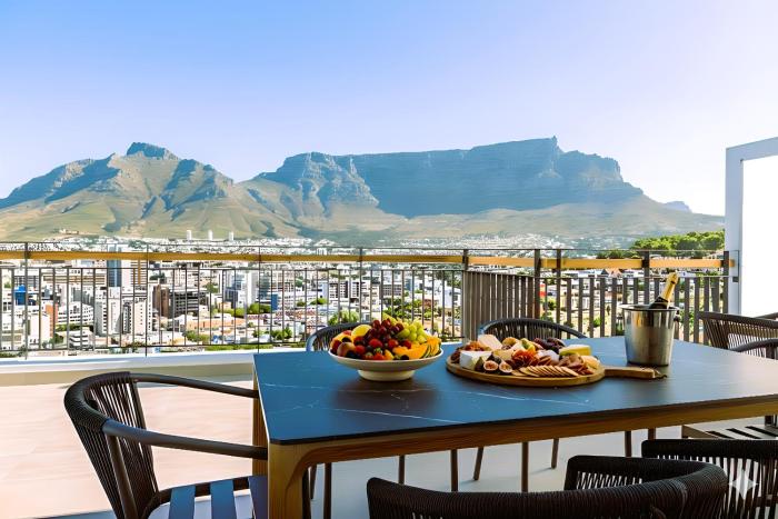 Duplex Luxury Penthouse with 3 Private Balconies - Table Mountain Views