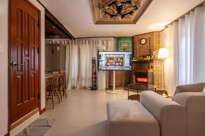 경복궁 광화문 명동 종로 동대문 홍대 지하철 도보3분 방3 침대5 10명 가족 단체 가능