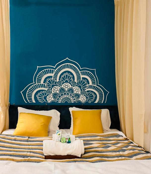 TBS Basera - A Modern Studio Apt Close to Ghats