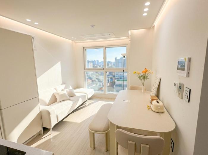 15 mins to Hongdae, Newly built two-room building