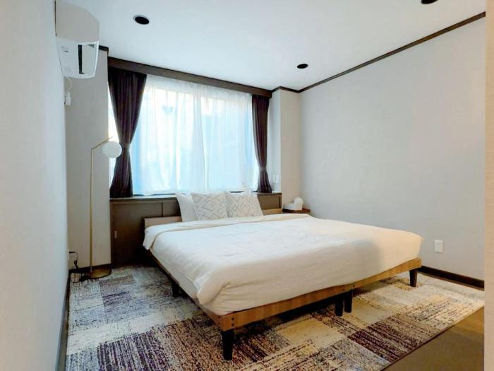 Mando Hotel 401 , 5-minute walk from Iryu subway , 15 Minutes to Senso-ji Temple , 1 bedroom with Shared Patio
