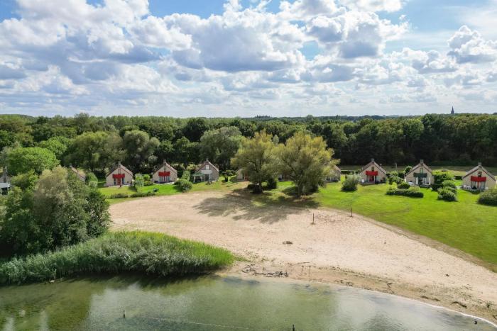 6 - Persoons Lake Area 18 Bungalow