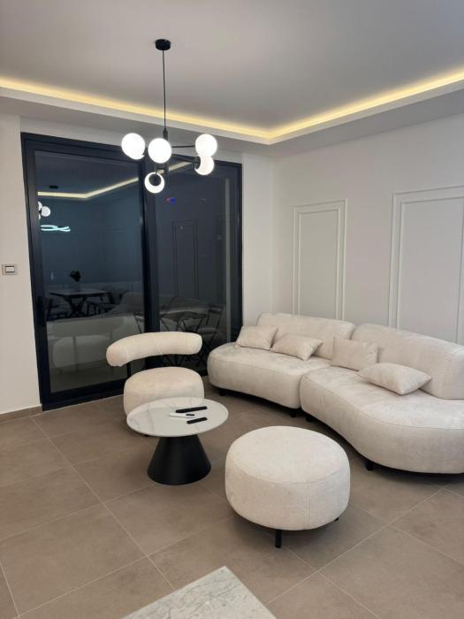 Yellow Diamond Center Free Parking