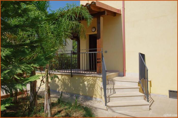 LOBEA BEACH HOUSE - enjoy a beach lifestyle!