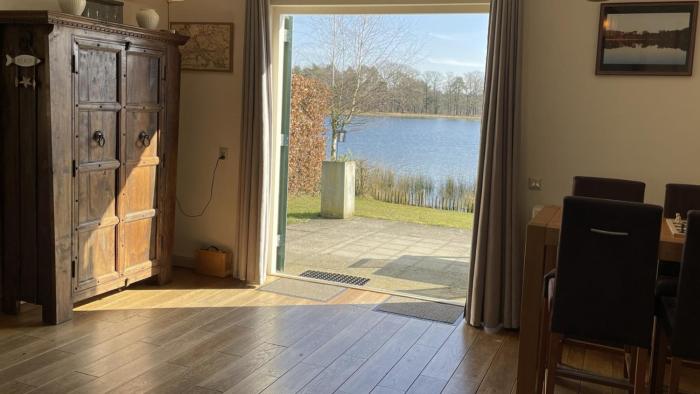 Luxe villa aan het meer