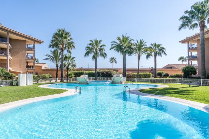 Ola Marina Apt Arenal Seafront 6 pax