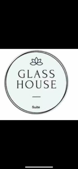 suite master Glass House