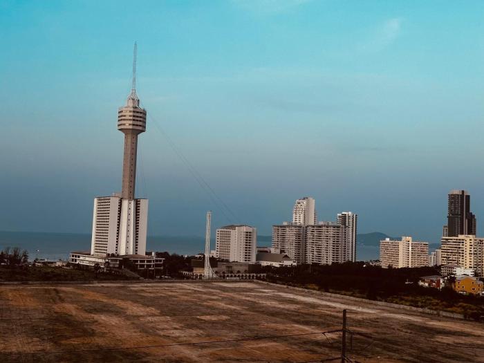 One bedroom condo with sea and city view near Pattaya Beach Pool Wi Fi