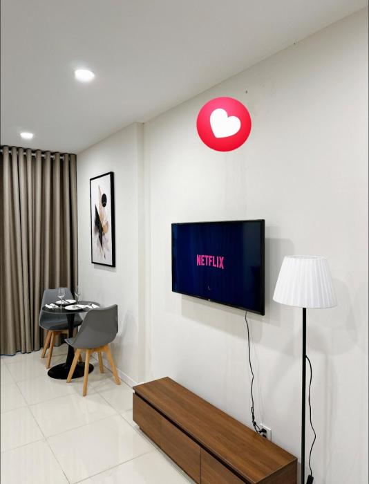 City View Apartment with Balcony& Pool, District 7