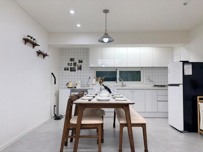 Large space Dongmyo Station, Dongdaemun, DDP, Gyeongbokgung Palace, Gwangjang Market, Airport Bus 8 minutes, 5 beds, 3 rooms