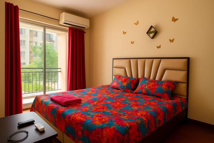 Couple friendly room with ac, comfy bed and private window view
