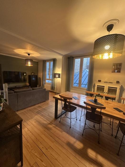 Spacious T3 centre ville Coty