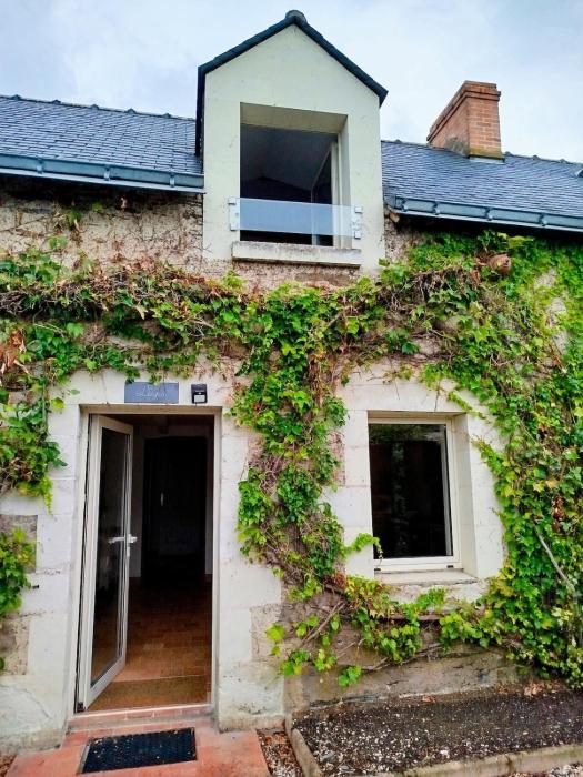 Layon cottage with shared pool