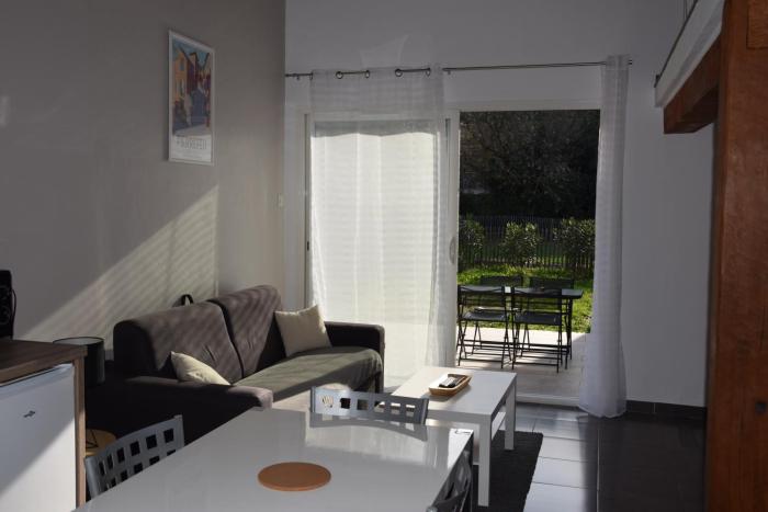 LE SIGOU - Studio avec chambre sur Mezzanine, Jardin et parking sécurisé