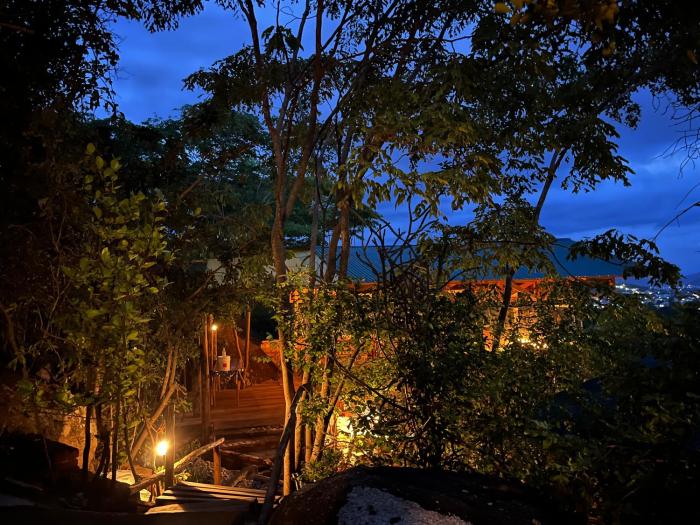 Aika Sunrise - Your Home in the Hills