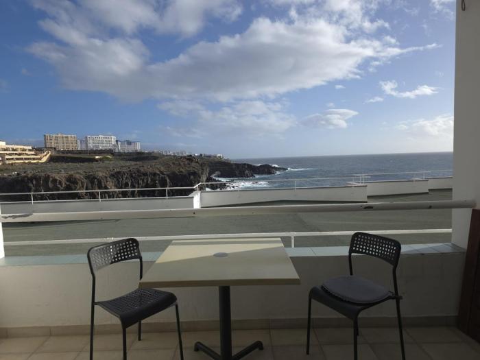 Beachfront 1BR with Balcony, Pool & Parking Ancla