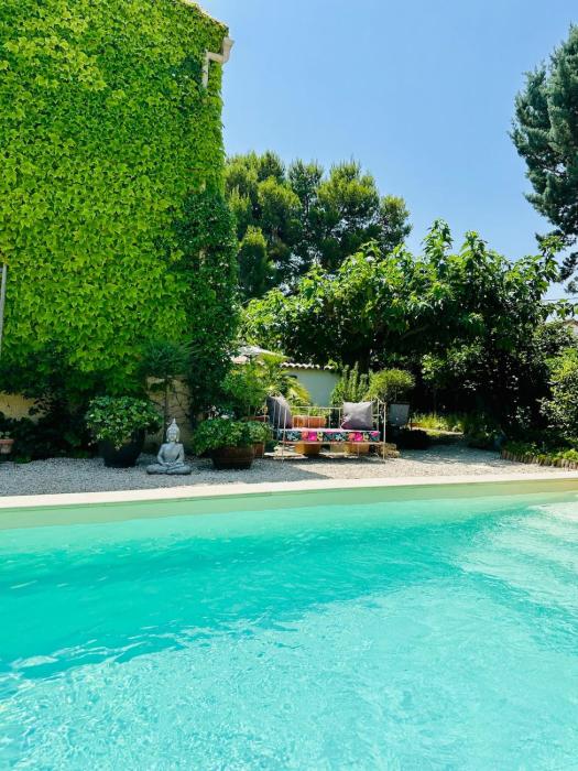 Havre de paix proche centre ville, jardin, piscine