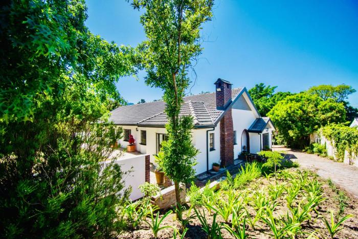 Sunny Poolside Escape in Somerset West