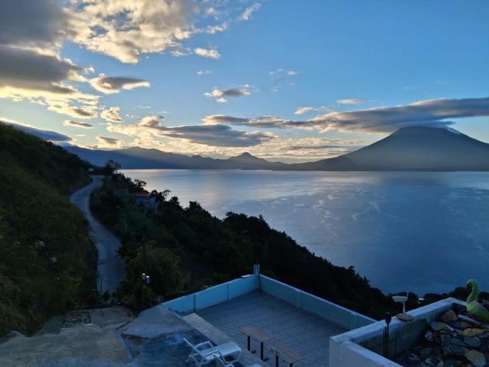 White House Lake Lodge-Atitlán