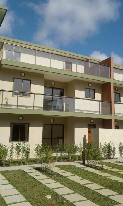 Apartamento duplex 350 metros da praia do Pero